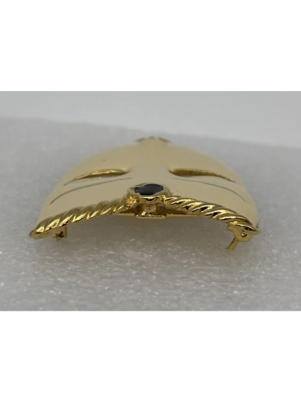 Vintage Masquerade Mardi Gras Mask Brooch Cream Black Enamel Gold Tone Unbranded